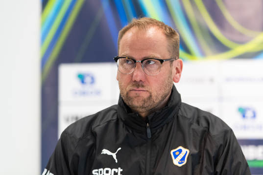 Halmstads tränare Magnus Haglund på presskonferensen