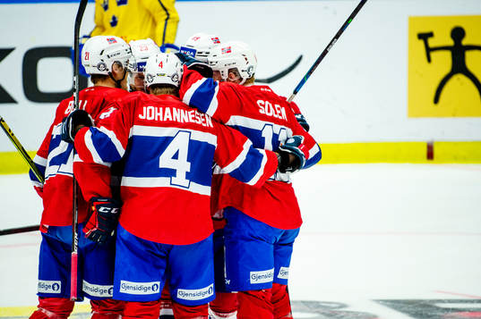 The players of Norway celebrates 2-5
