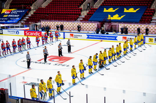 The Norwegian and the Swedish team line up