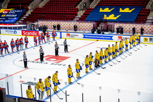 The Norwegian and the Swedish team line up