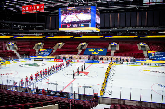 The Norwegian and the Swedish team line up
