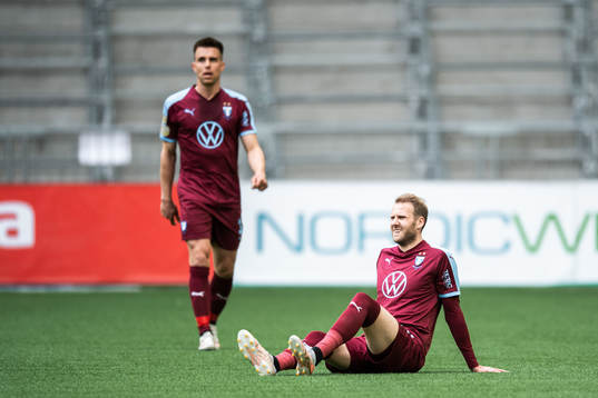 Malmö FFs Ola Toivonen har ont