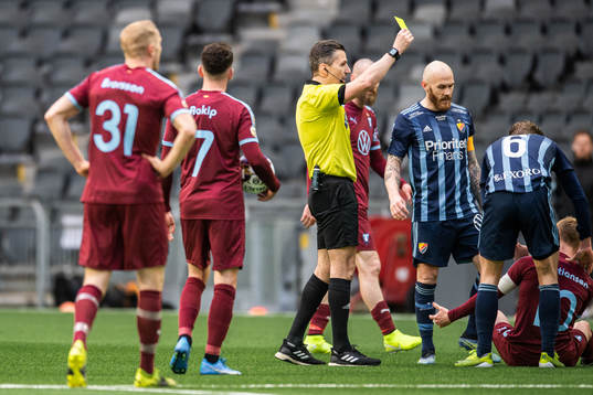 Djurgårdens Rasmus Schüller tilldelas en varning av