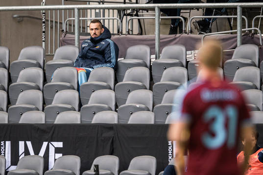 Djurgårdens Emir Kujović på läktaren