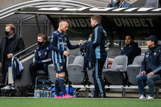 Djurgårdens Nicklas Bärkroth byts ut