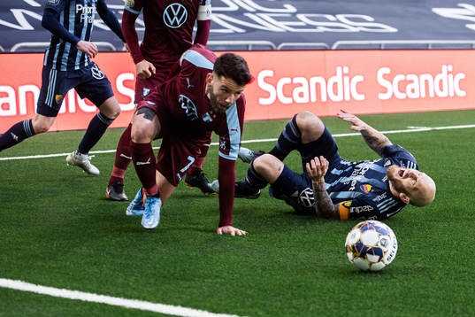 Malmö FFs Erdal Rakip och Djurgårdens Magnus Eriksson som