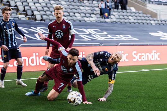 Malmö FFs Erdal Rakip och Djurgårdens Magnus Eriksson som
