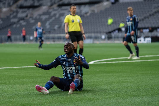 Djurgårdens Edward Chilufya reagerar