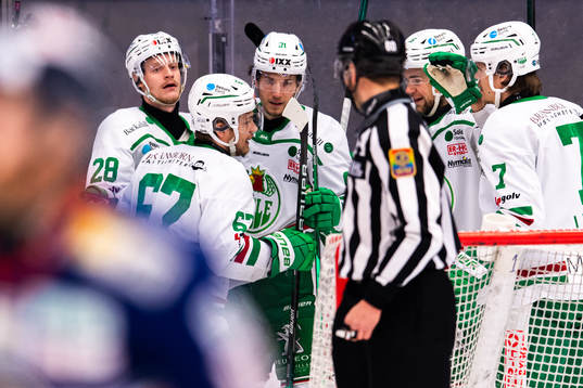 Rögles Adam Tambellini jublar