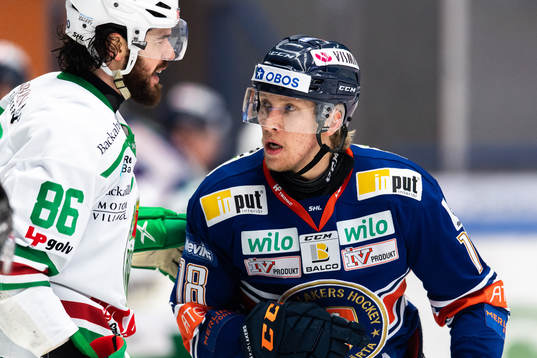 Rögles Eric Gelinas och Växjös Marcus Sylvegård