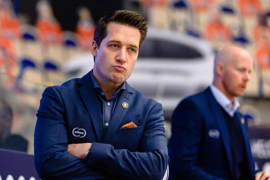 Växjös tränare Sam Hallam deppar