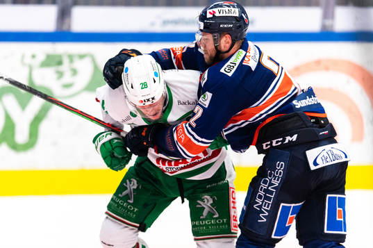 Rögles Anton Bengtsson och Växjös Christian Folin  i