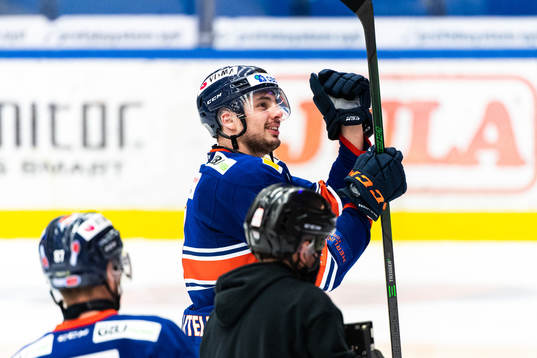 Växjös Hardy Häman Aktell jublar
