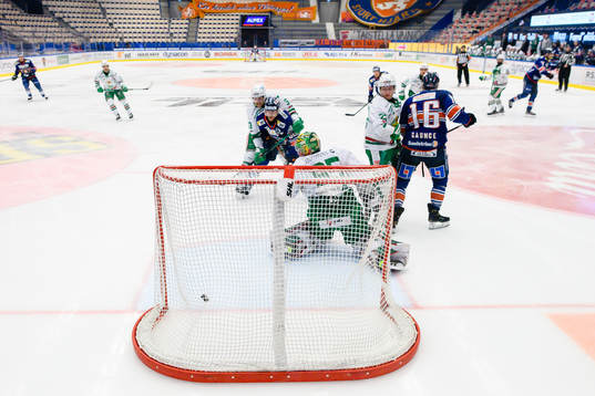 Växjös Hardy Häman Aktell gör mål 3-2 bakom Rögles