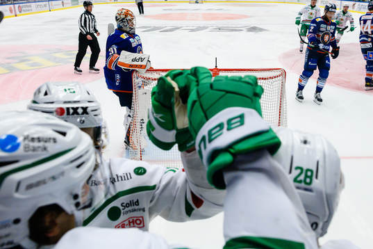 Växjös målvakt Erik Källgren deppar