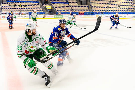 Rögles Eric Gelinas och Växjös Emil Forslund