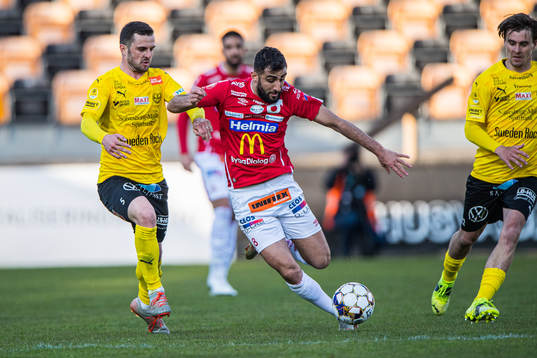 Degerfors Ferhad Ayaz  och Mjällbys Kadir Hodzic