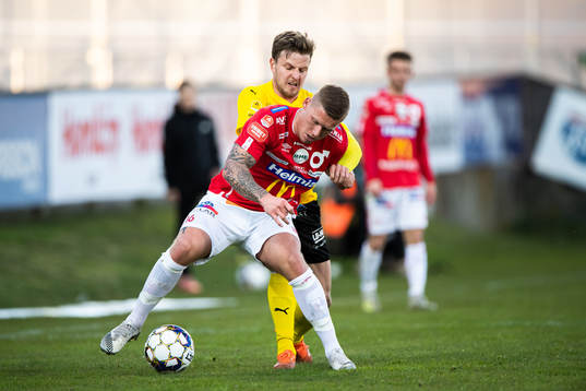 Degerfors Victor Edvardsen och Mjällbys Joel Nilsson