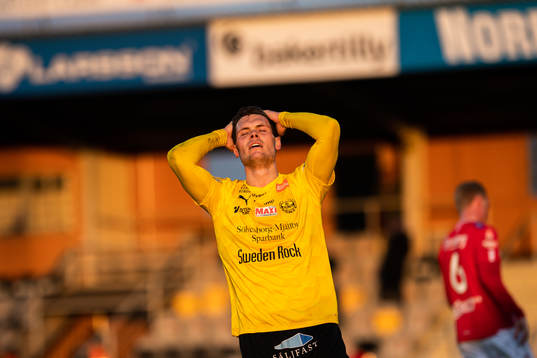 Mjällbys Jacob Bergström deppar