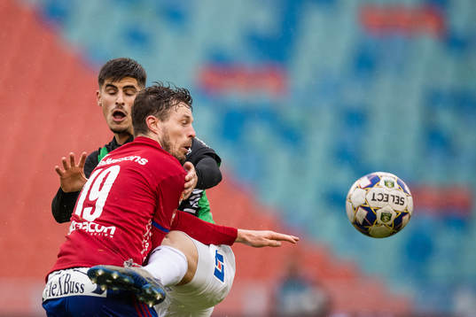 Östers Nicolas Mortensen och GAIS Emin Grozdanic
