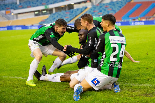 GAIS Boris Lumbana jublar med lagkamrater