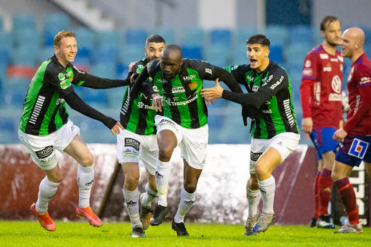 GAIS Boris Lumbana jublar med lagkamrater