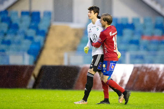 Östers målvakt Victor Stulic deppar ihop med Oliver