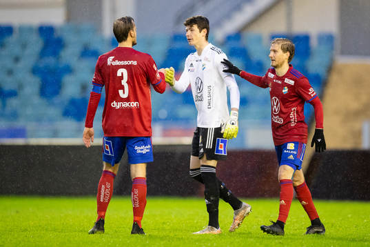 Östers målvakt Victor Stulic deppar ihop med Månz Berg