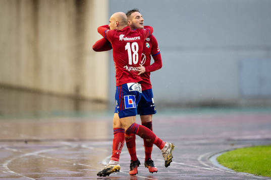 Östers James Keene jublar ihop med Jonathan Drott