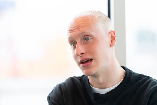 Häckens Valgeir Fridriksson blir intervjuad