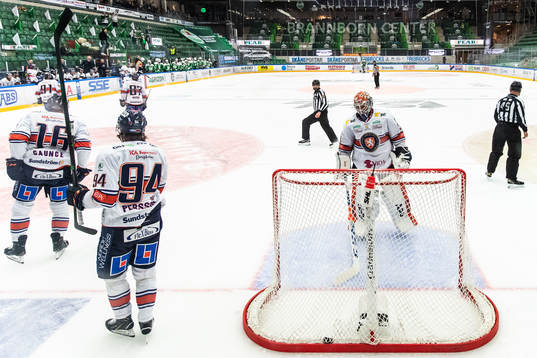 Växjös målvakt Erik Källgren deppar