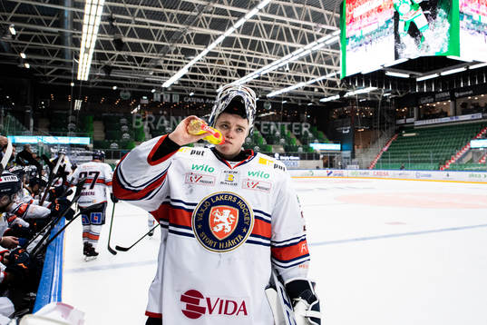 Växjös målvakt Erik Källgren deppar