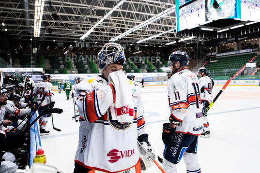 Växjös målvakt Erik Källgren deppar