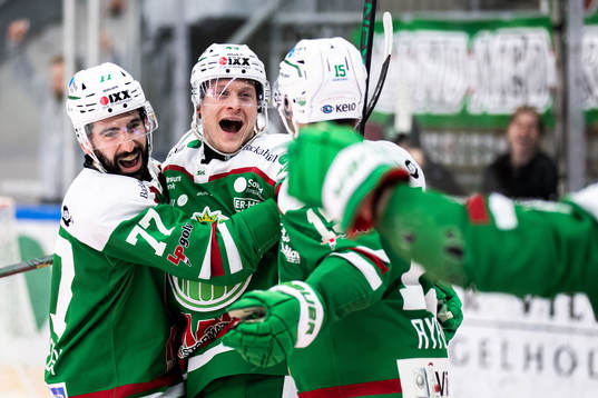 Rögles Joseph LaLeggia och Olli Palola jublar