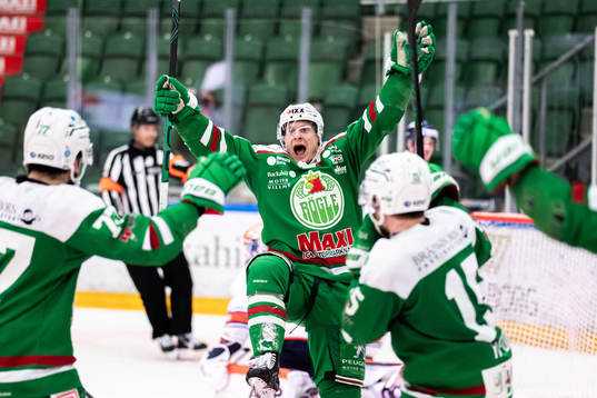 Rögles Joseph LaLeggia och Olli Palola jublar