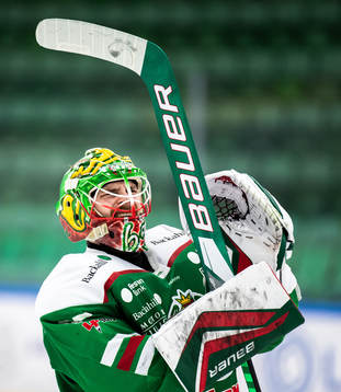 Rögles målvakt Christoffer Rifalk jublar