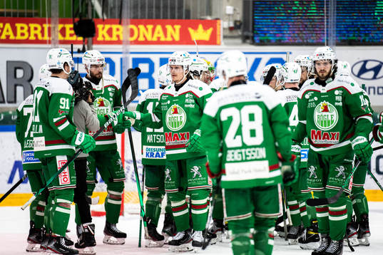 Rögles spelare jublar
