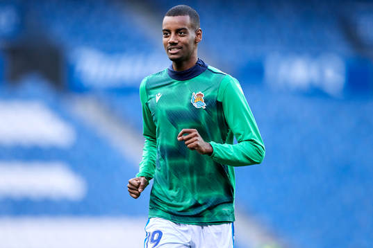 Alexander Isak of Real Sociedad warms up