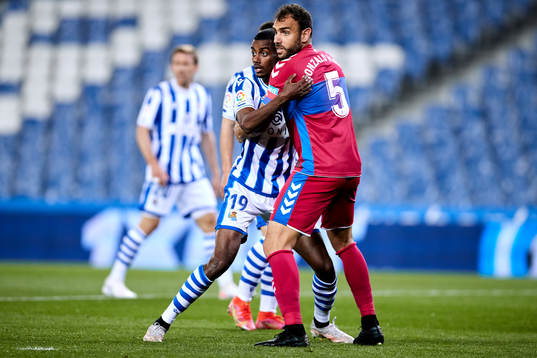 Alexander Isak of Real Sociedad competes for the ball with