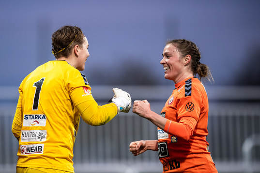 Kristianstads målvakt Brett Maron och Sif Atladóttir
