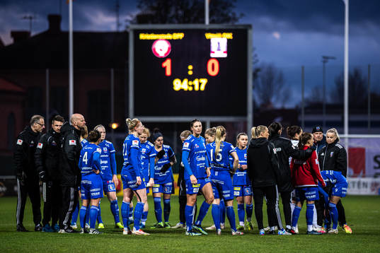Vittsjös Emily Gielnik deppar med lagkamrater