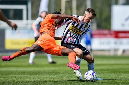 Landskronas Hampus Ferhm och AFC Eskilstunas York Rafael