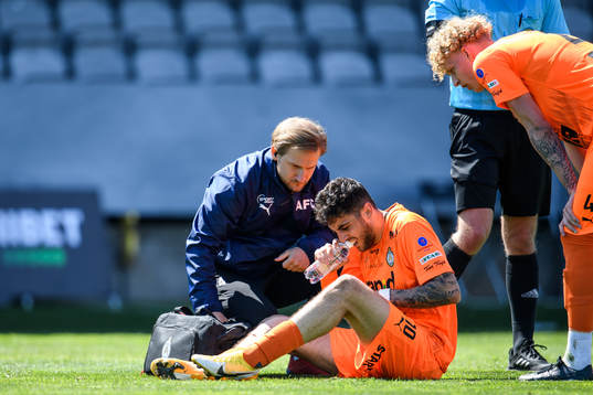 AFC Eskilstunas Marwan Baze har ont