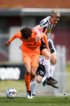 AFC Eskilstunas Robin Tihi och Landskronas Linus Olsson