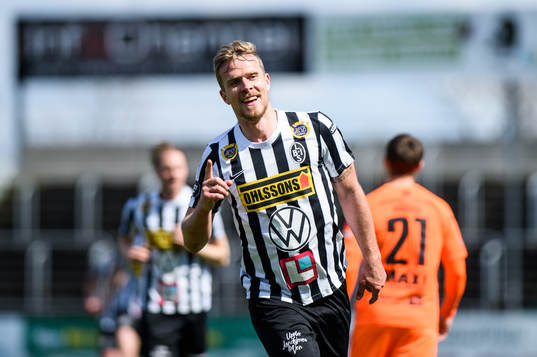 Landskronas Linus Olsson jublar