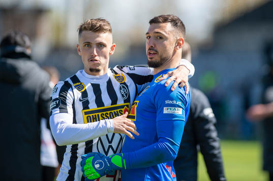 Landskronas målvakt Amr Kaddoura och Hampus Ferhm jublar