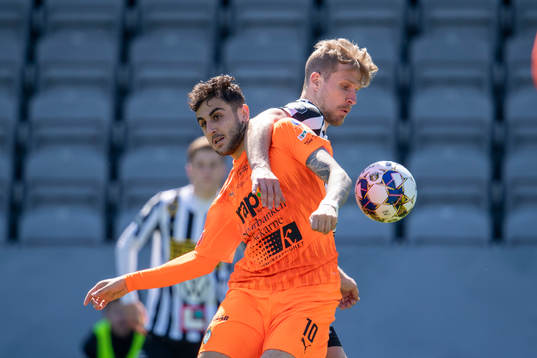 Landskronas Linus Olsson och AFC Eskilstunas Marwan Baze