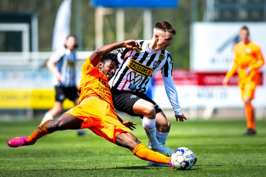 Landskronas Hampus Ferhm och AFC Eskilstunas York Rafael