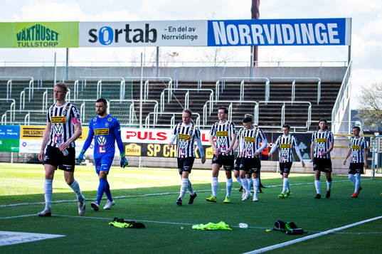 Landskronas spelare gör entré