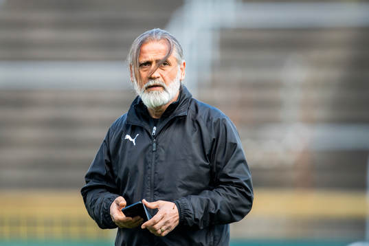 AFC Eskilstunas tränare Özcan Melkemichel